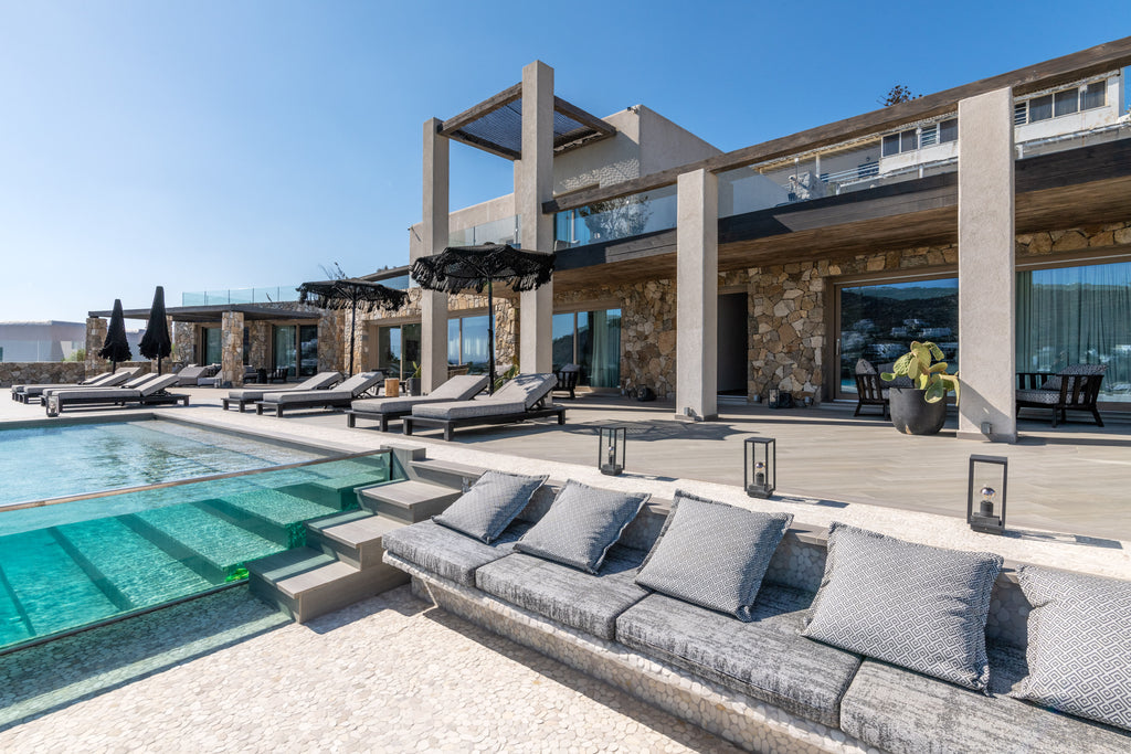 [Test Spain] Villa Ornos Beach Front