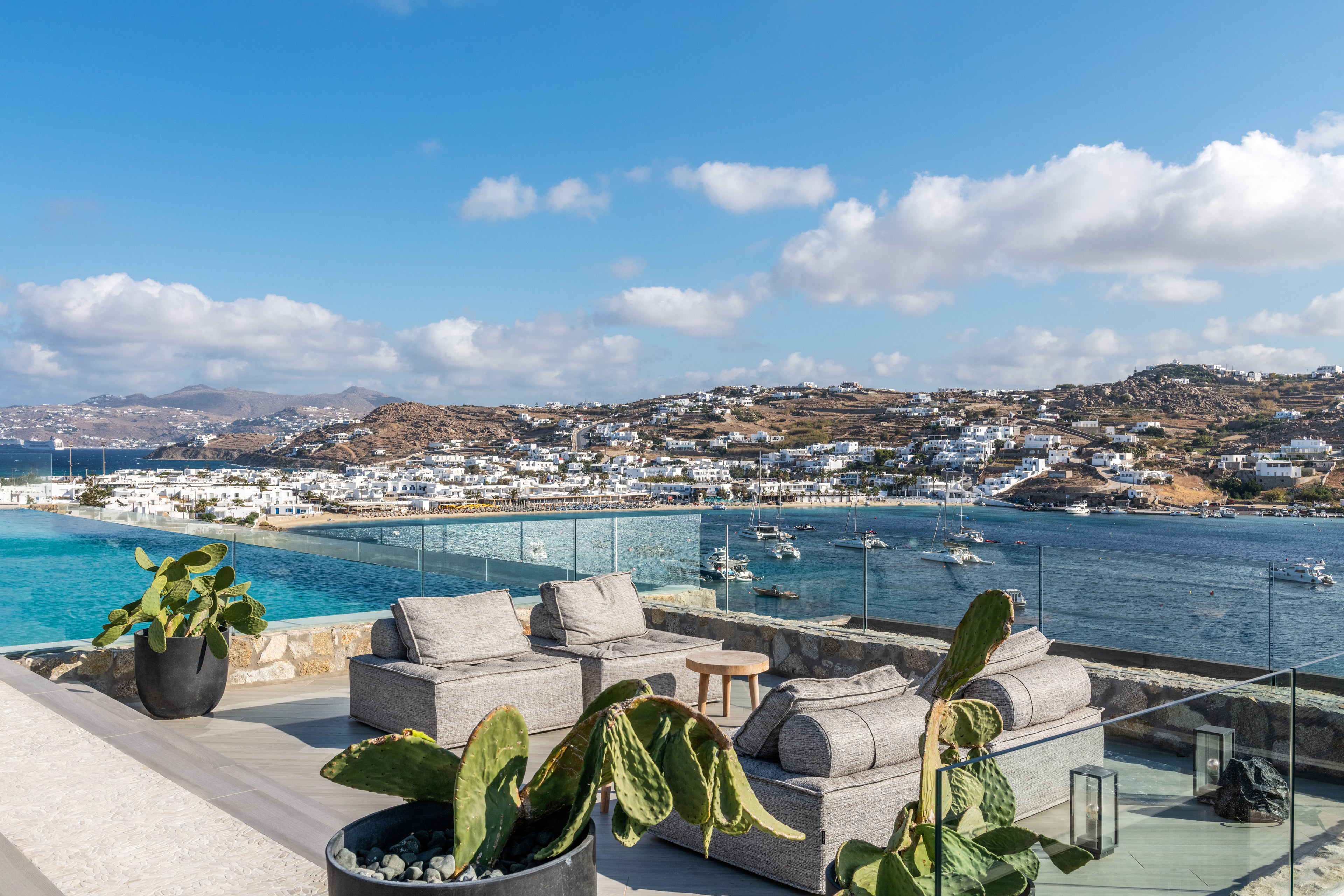 [Test Spain] Villa Ornos Beach Front